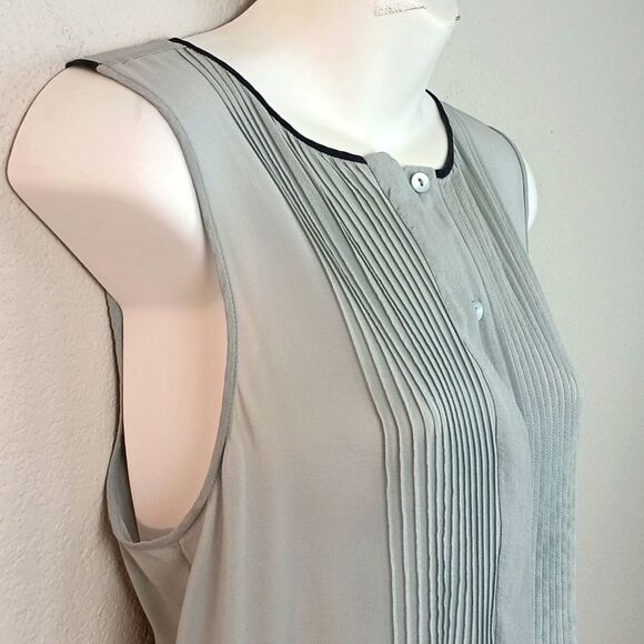 Theory Blue Sleeveless Pleated Button-down Silk Blouse sz M - Picture 3 of 10